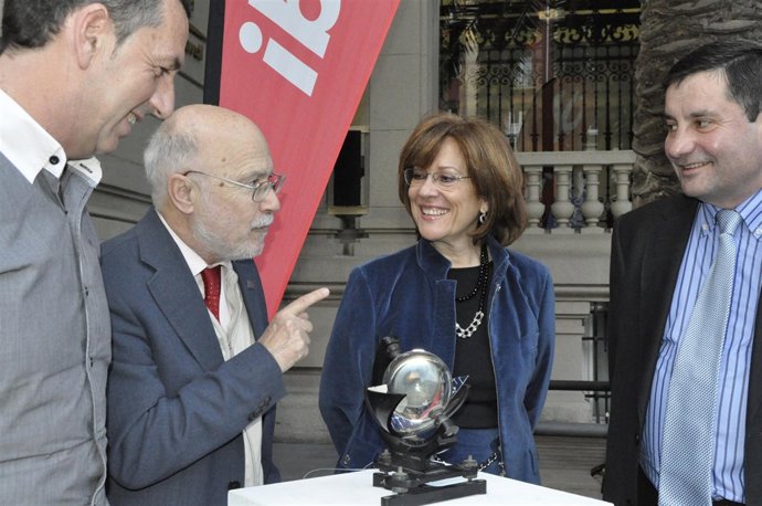 Eduardo Lolumo, Manuel Toharia, Marisa Borao Y Amadeo Uriel.