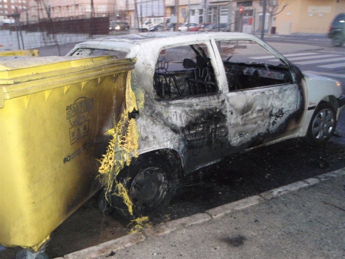 Imagen Del Coche Incendiado En Arnedo      
