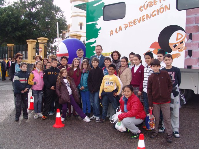 Manuel Recio En El Autobús De 'Aprende A Creceer Con Seguridad'