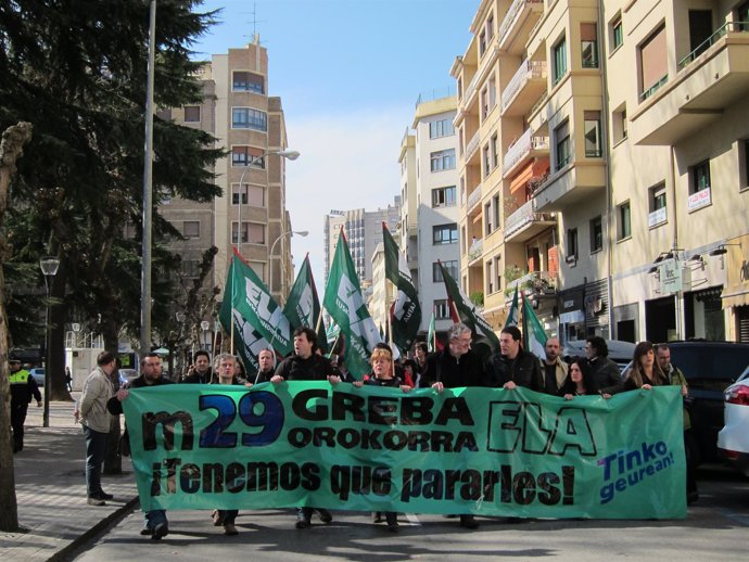 Manifestación De ELA En Pamplona Contra La Reforma Laboral.