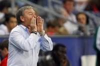 Fútbol.- Clemente y su Sporting acuden al Camp Nou con las bajas de Lora y Colunga