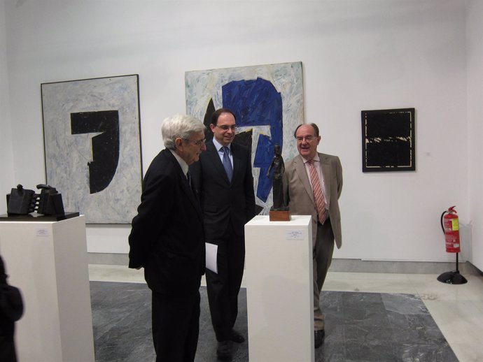 El Gerente De La Fundación Cajamurcia (Centro), Antonio Bonet (Izq)