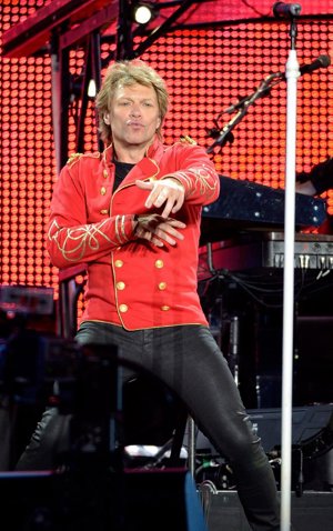 Jon Bon Jovi Durante Uno De Sus Conciertos 