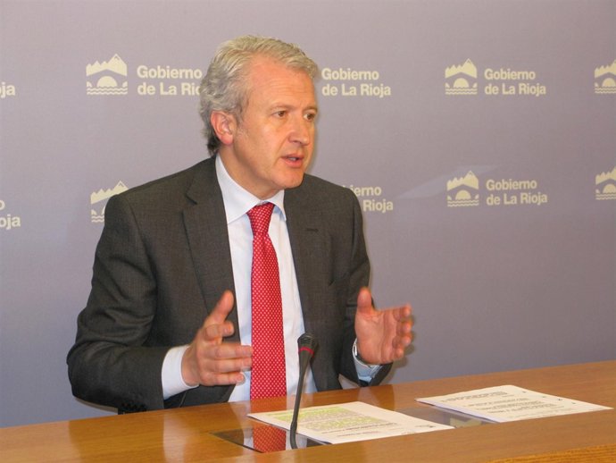 Emilio Del Río Da Cuenta De Los Asuntos De Gobierno