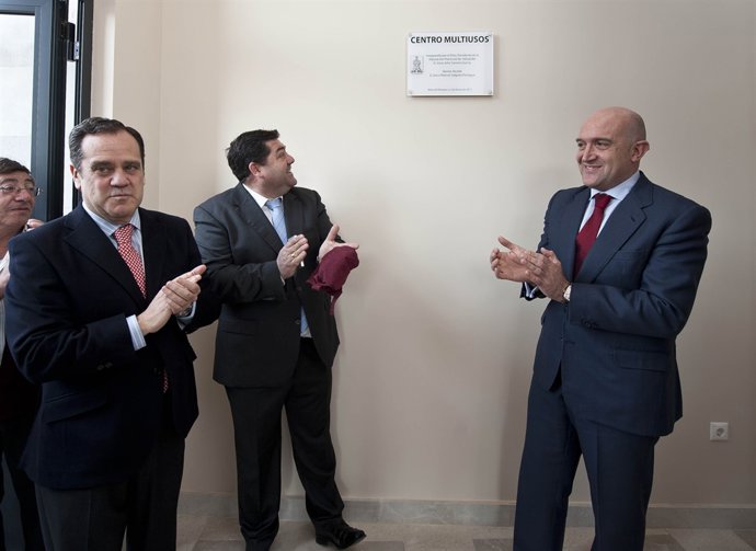 Carnero Descubre La Placa Del Nuevo Centro De Mota