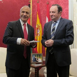 Embajador Afganistán En España Massod Khailili Y Presidente Gobierno Rioja Sanz