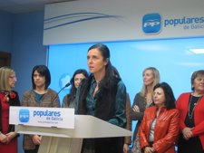 La Presidenta De La Cámara, Pilar Rojo, Lee Un Manifiesto A Favor De La Igualdad