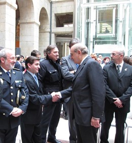 Ministro Del Interior, Jorge Fernández Díaz, Saludando A Autoridades
