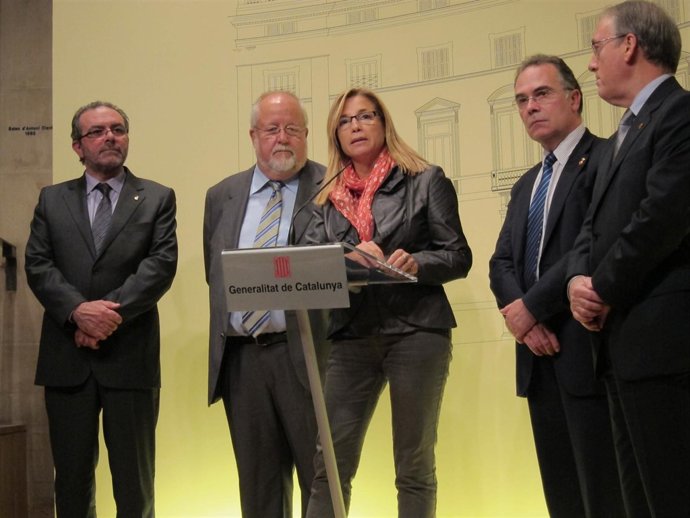 Joana Ortega Con Los Presidentes De Las 4 Diputaciones Catalanas