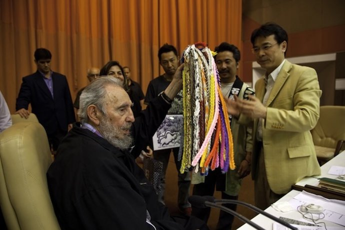 Fidel Castro Con Los Integrantes Del Crucero Por La Paz.