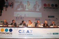 Cospedal admite que los datos son "dramáticos" pero asegura que las medidas del Gobierno darán resultados