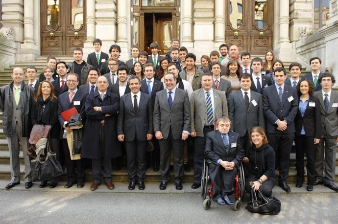 Participantes En La Liga De Debate Universitario