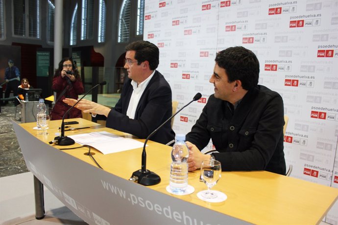 El Secretario De Organización Del PSOE, Óscar López, Junto A Mario Jiménez. 