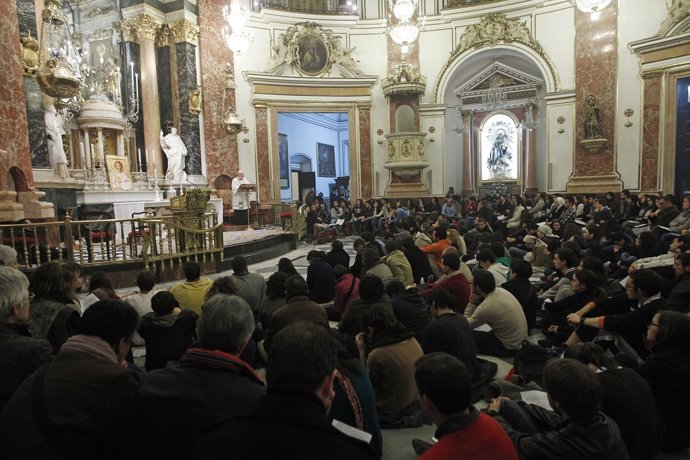 Osoro Junto A Los Jóvenes En La Vigilia En La Basílica De La Virgen 