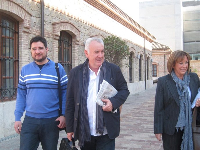 Cayo Lara En Valencia Junto A Ignacio Blanco Y Marga Sanz
