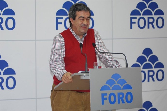 Álvarez-Cascos En Un Acto Político De Foro
