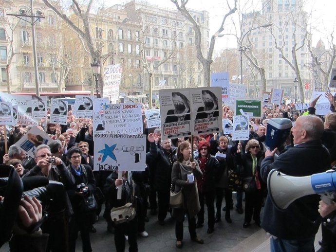 Afectados Por Las Participaciones Preferentes Frente La Bolsa De Barcelona