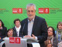 Griñán: "Lo importante no es quién, sino qué gastos hay que ajustar", por ejemplo "en defensa o en gastos de la Iglesia"