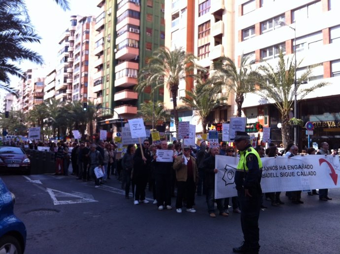 Manifestación Contra Los "Abusos Bancarios" En Alicante