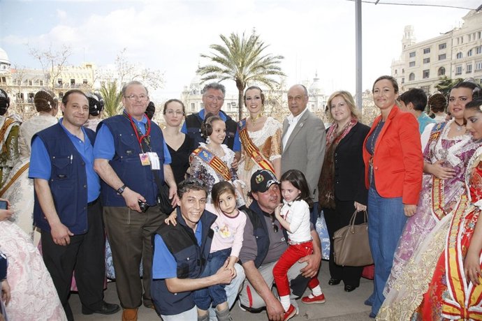 Las Falleras Mayores De Valencia En La Tercera Mascletà De Fallas 2012