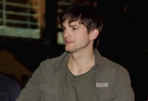 Ashton Kutcher Regresa A Los Angeles
