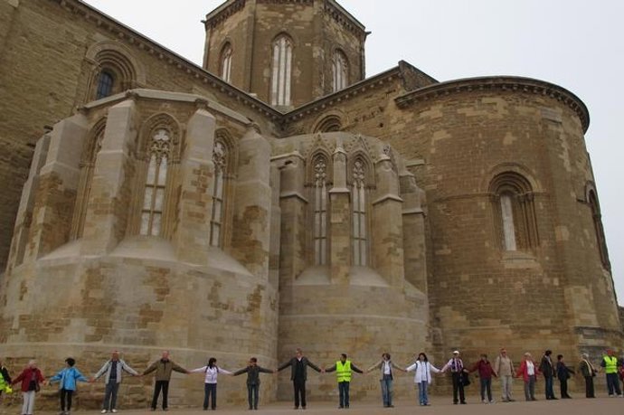 Leridanos Rodean La Seu Vella (Lleida)