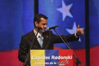 Miembros del PSUV boicotean a tiros un acto de campaña de Capriles en Caracas