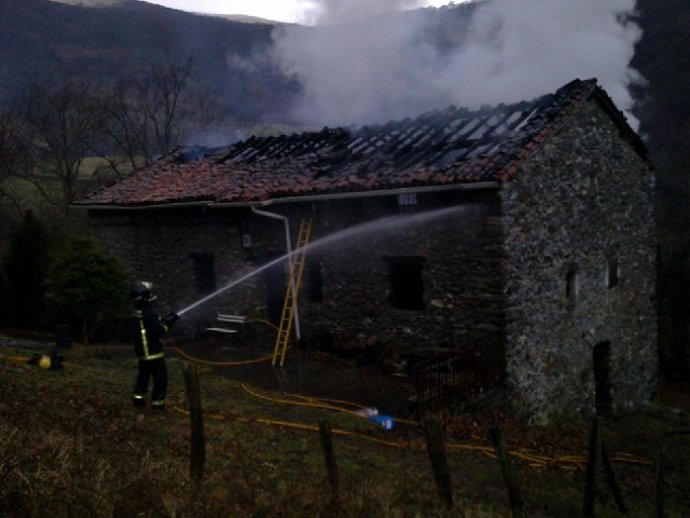 Incendio En Una Casa Rural De Arantza.