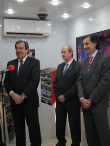 Cascos, Reinares Y Alonso Visitan Una Exposición De RNE