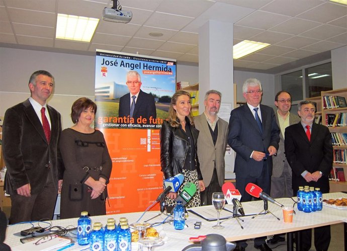 En La Imagen, El Rector De La ULE, José Ángel Hermida, Con Su Equipo