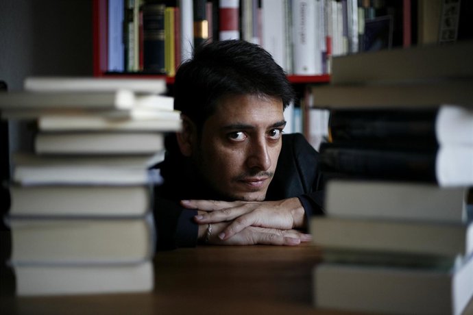 El Escritor Guillermo Roz