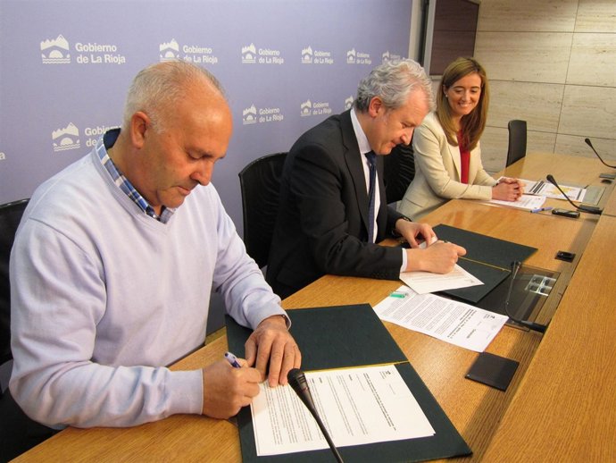 Del Río Y Santolaya Firman Convenio De Protección Civil