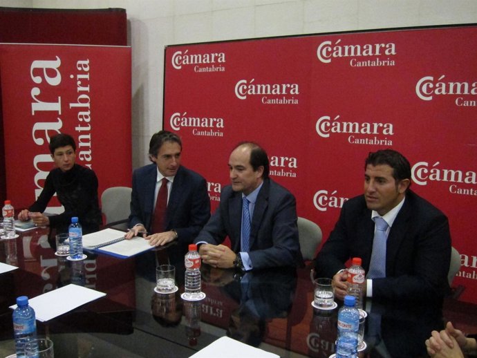 Reunión Del Alcalde Con Los Representantes De La Cámara De Comercio