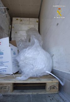 Interior Del Camión Con La Carga