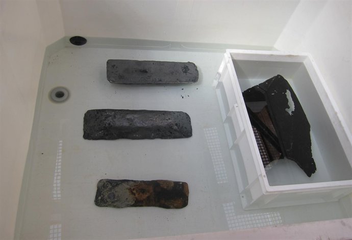 Los Tres Lingotes Y El Peto Hallado En Las Obras De La Terminal De Contendores