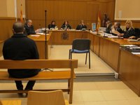 Un mosso acusado de detención ilegal niega la agresión a un vecino de párking 