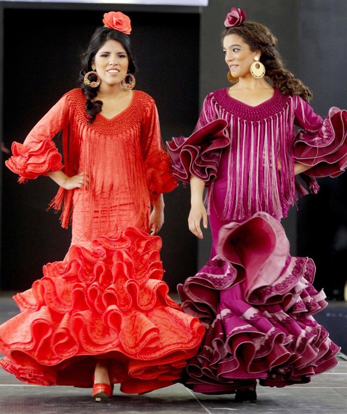 Las Hijas De Isabel Pantoja Y Raquel Bollo, Isabel Y Alma, Debutan Sobre La Pasa