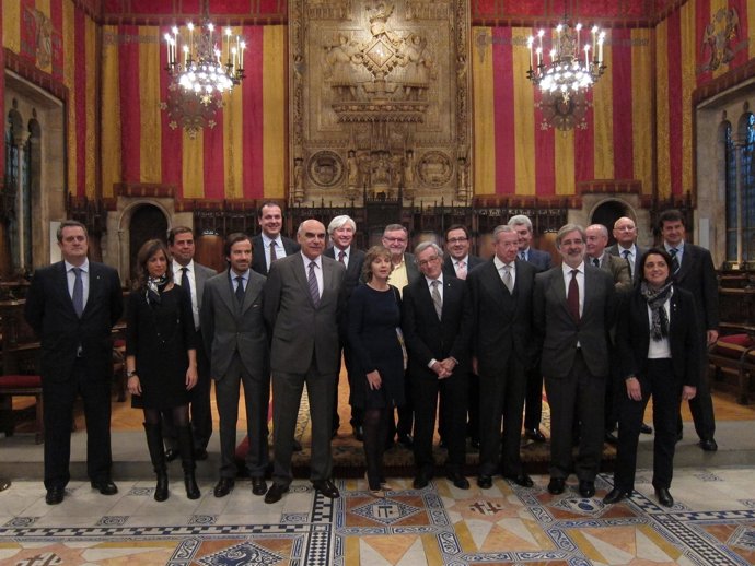 Maria Reig Y Xavier Trias En El Centro Con Rep. Barcelona Global Y Ayuntamiento