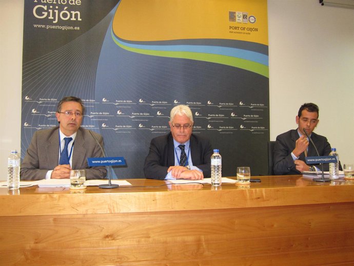 Emilio Menéndez, En El Centro