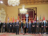 (AM.) Feijóo exige que ningún otro foro "sustituya" a los parlamentos para debatir "en un momento de reformas complejas"