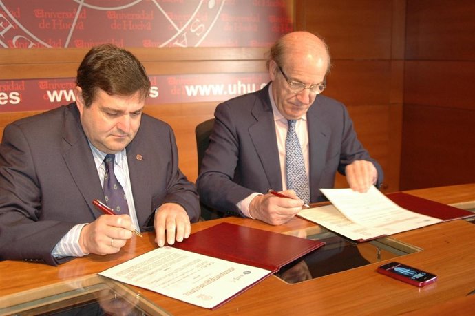 El Alcalde De Huelva, Pedro Rodríguez, Junto Al Rector De La UHU. 