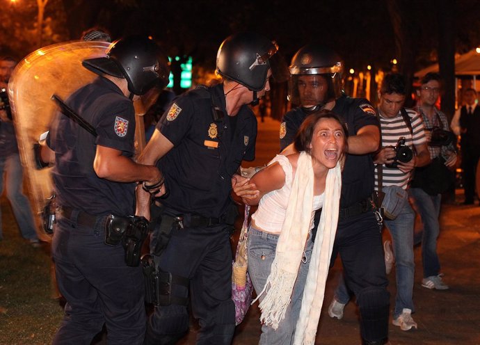 Cargas Policiales Contra Indignados En Madrid