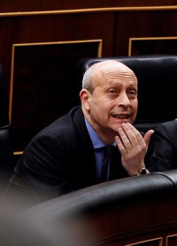 Wert dice que en "ningún momento" se plantea alterar los umbrales económicos de las becas