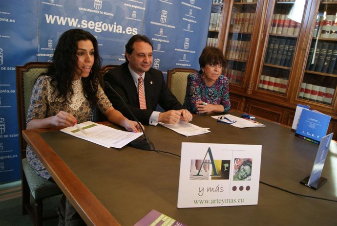 Calleja (I) Y De Santos Presentan 'Vino En Femenino'