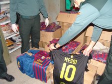 Detenidos Con 802 Camisetas Falsificadas De Messi