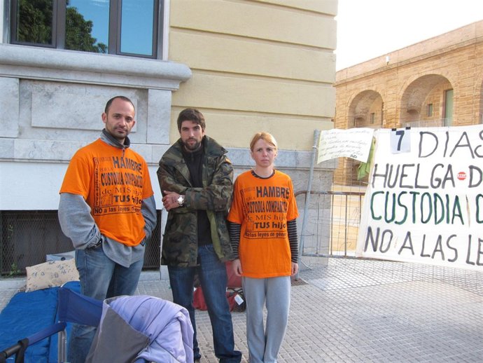 Miembros De FADIE En Huelga De Hambre Por La Custodia Compartida