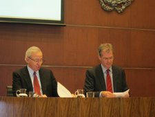 El Pte De La Cámara De Barcelona Miquel Valls Y El Jefe De Estudios J.R. Rovira