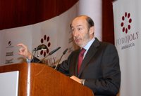 Rubalcaba pone en valor la educación y sanidad andaluza frente a una derecha que "cuestiona" el estado del bienestar