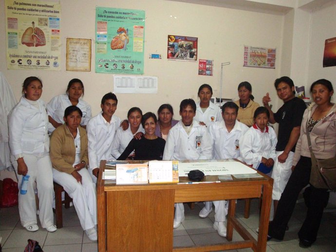 Las Enfermeras Españolas Posan Junto A Las Sudamericanas En Un Centro Sanitario