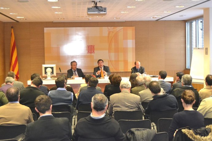 El Conseller De Agricultura, Josep Maria Pelegrí, Con El Sector Agrario Catalán